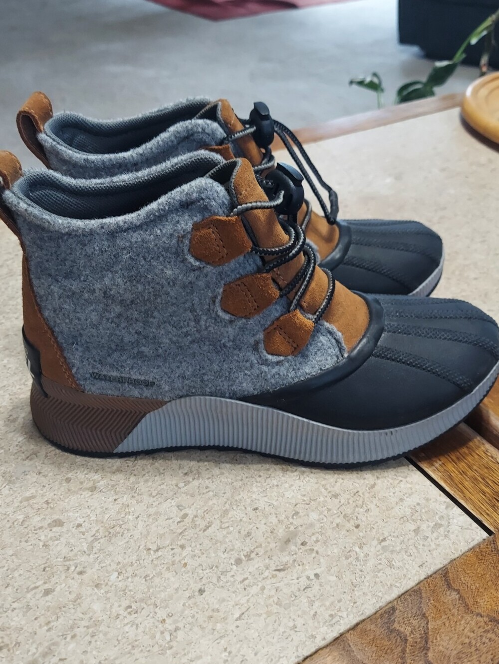 Sorel Out 'N About III Classic Felt Waterproof Boot Size 5